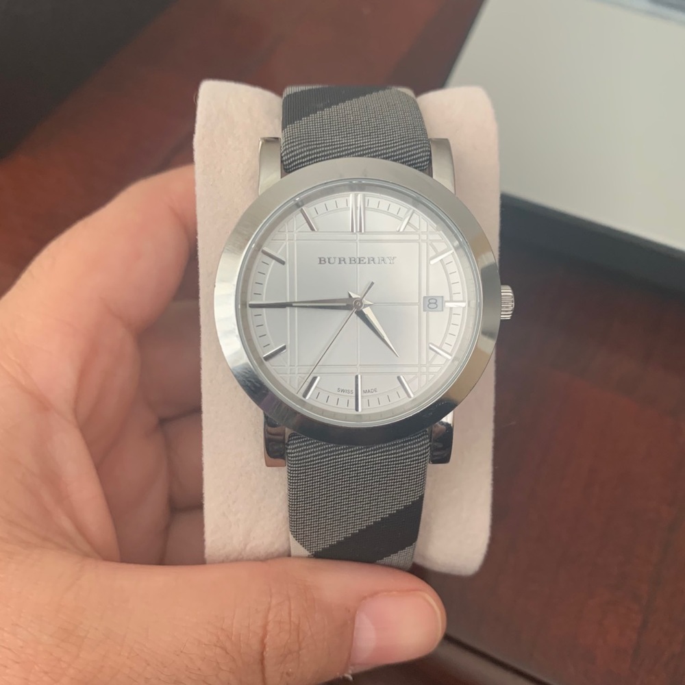 Burberry Watch🌟🌟SOLD🌟🌟 - Picture 2 of 7